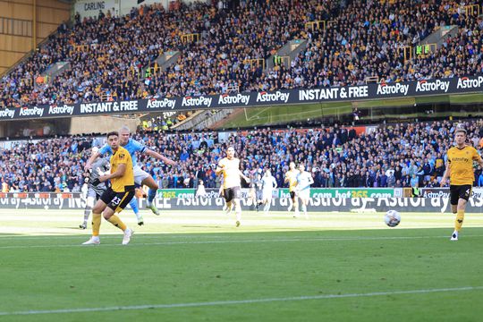 🎥 | Cheatcode! Freak Erling Haaland slaat weer toe: 14e goal van het seizoen