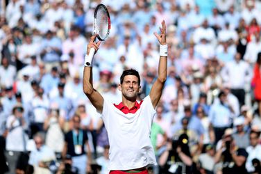 Tennisgigant Djokovic boekt 800e loopbaanzege en staat in halve finale Queens
