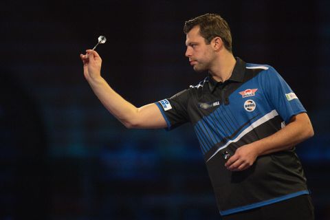 Maik Kuivenhoven hopeloos onderuit in Oostenrijk tegen ex-wereldkampioen Rob Cross