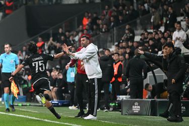 Burak Yilmaz stapt na maand al op als trainer van Besiktas
