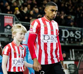 Laros Duarte knalt vrije trap prachtig raak voor Sparta in derby tegen FC Dordrecht (video)