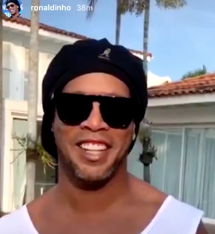 Ronaldinho feliciteert Neres met Ajax' bekerwinst (video)