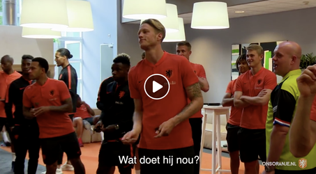 LOL! Wout Weghorst verslaat Michael van Gerwen (video)