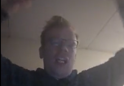 🎥 | Deze baas maakt liedje over terugkeer Brian Brobbey: 'Hij is goed, hij is sterk'