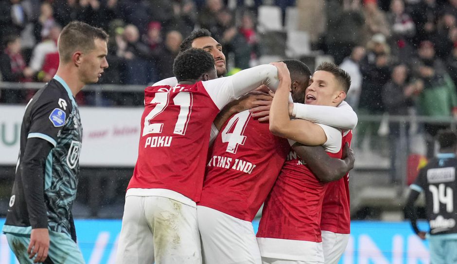 AZ neemt derde plek in Eredivisie over na simpele zege op Volendam