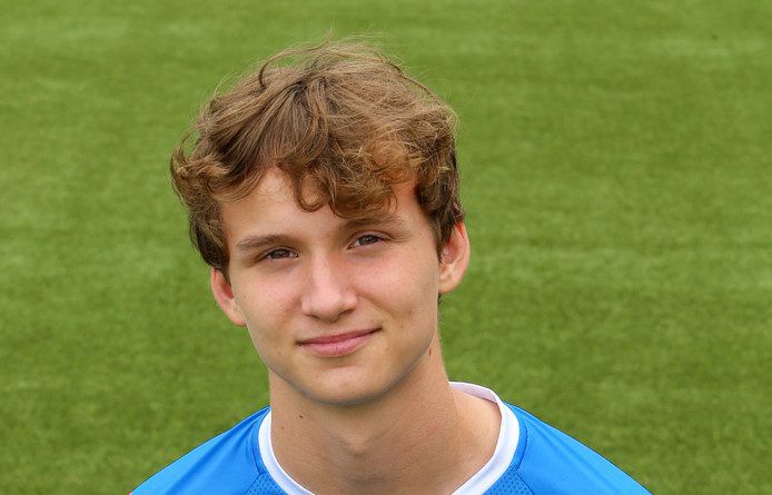 Ajax en PSV zitten achter 15-jarig broertje van Sepp van den Berg aan