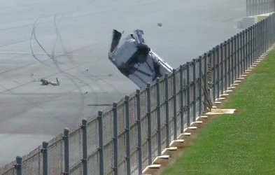 NASCAR-racer vliegt talloze keren over de kop: 'Hield mijn ogen maar dicht' (video)