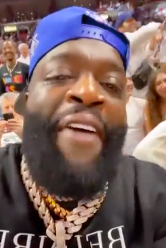 😂🎥 | Rapper Rick Ross solliciteert na 'rebound' bij Miami Heat: 'Ik kom van de bank af!'