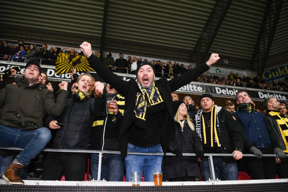 Geweldig! Fan legt 18.000 euro neer voor levenslange seizoenkaart bij AIK