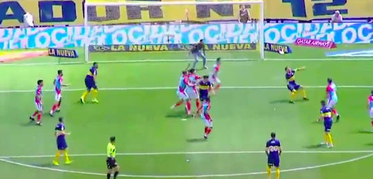 🎥 | Carlos 'Carlitos' Tevez scoort lekkere omhaal bij ruime zege Boca Juniors