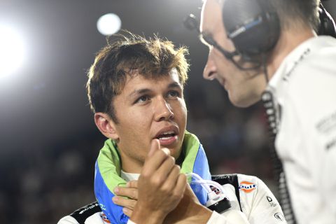 Alexander Albon over F1-boete van 1 miljoen: 'Maar 3 of 4 coureurs kunnen dat betalen'