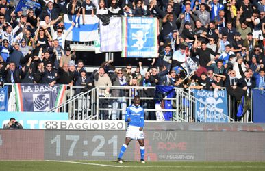 Balotelli maakt wederom 1e Serie A-goal van het decennium, maar krijgt ook weer te maken met racisme