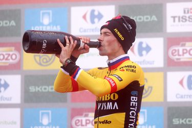 Wéér een 1-2-3’tje voor Jumbo-Visma: Primoz Roglic wint loodzware 17e etappe