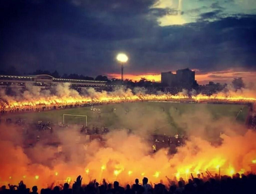 Titel Partizan wordt gevierd met geweldige cirkel van vuur (video)