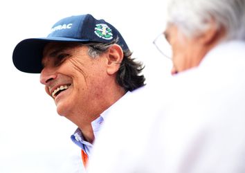 🎥​ | Nelson Piquet noemde Lewis Hamilton homo: 'Verloor van Rosberg omdat hij te druk was met zijn kontje weggeven'
