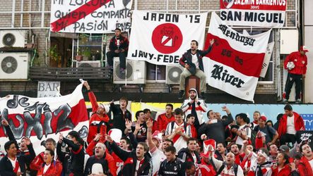 Japan staat bol van River Plate-supporters (video)