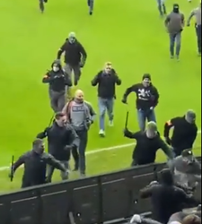 🎥 | Politie knuppelt er flink op los bij Beerschot tegen Antwerp