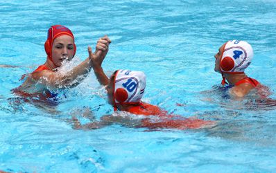 Waterpolosters naar kwartfinale van WK na zege op Canada