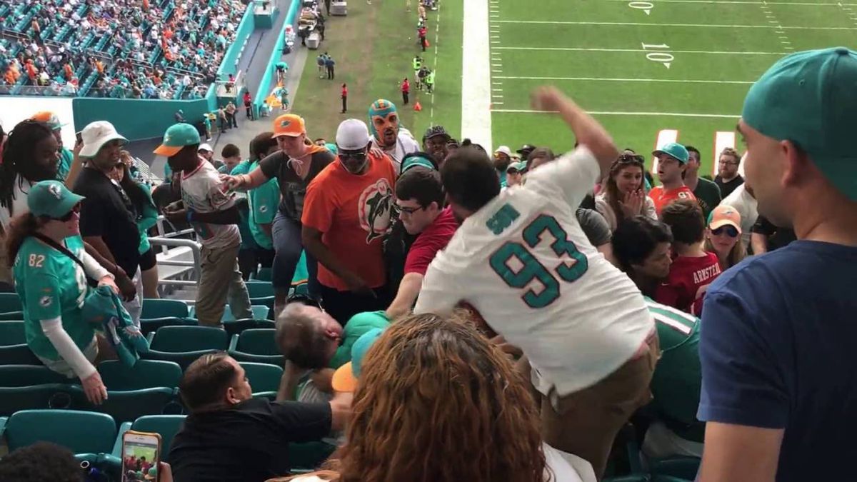 NFL-fans met elkaar op de vuist vanwege 'verkeerd shirtje' (video)