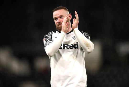 Rooney prikt in z'n 500e duel met een panenkaatje