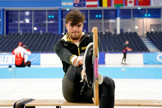 Patrick Roest toont vroeg in seizoen topvorm met nieuw baanrecord in Thialf