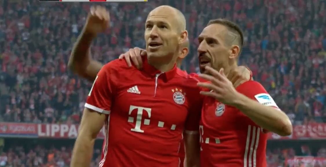 Robben krult de bal achter Dortmund-keeper (video)