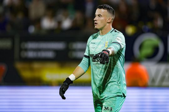 RKC-keeper Etienne Vaessen reageert voor het eerst na botsing: 'Heb kunnen videobellen met teamgenoten'