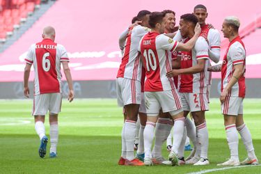 Ajax grijpt 35e landstitel na lekkere kampioenspot tegen FC Emmen