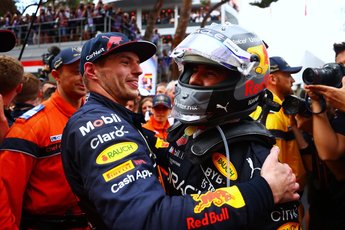 Red Bull-adviseur Helmut Marko is helder: 'Verstappen sneller en constanter dan Pérez'