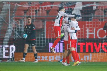 Vroege goal spits Anastasios Douvikas genoeg voor FC Utrecht op eigen veld tegen Excelsior