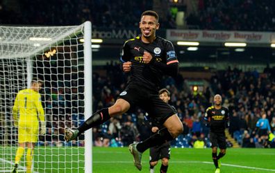 Overtuigend Manchester City wint met gemak van Burnley