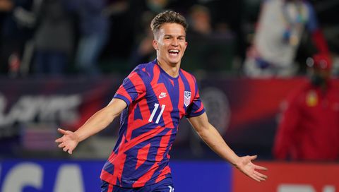 📸 | Nieuwe Feyenoord-aankoop Cole Bassett geland in Nederland