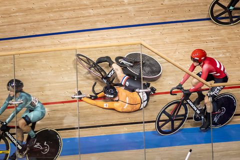 DRAMA! Amy Pieters en Kirsten Wild missen medaille door valpartij en gemiste aflossing