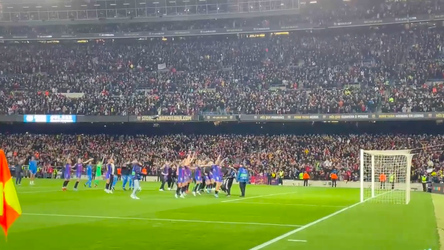 🎥 | Feest in Camp Nou: vrouwen FC Barcelona drogen Real Madrid af op recordavond