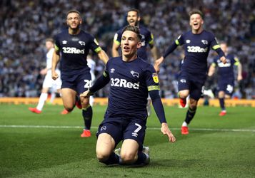 Derby County naar promotiefinale na knotsgek potje tegen Leeds (video's)