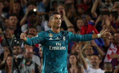 Real verslaat Fiorentina mede dankzij heerlijke goal Ronaldo(video)