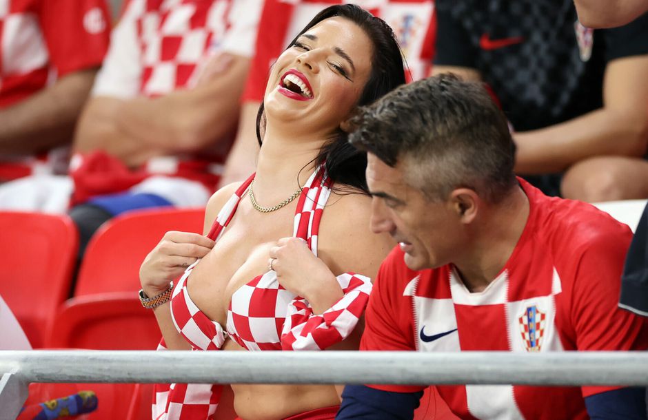 📸  | Ex-Miss Kroatië laat Qatarese hoofden draaien: sjeiks willen selfie