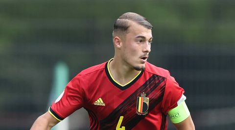 🎥 | Ajax haalt Belgische verdediger op bij Anderlecht en stalt hem bij Jong