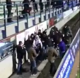 'Fans' van Helmond Sport rellen er in België op los (video)