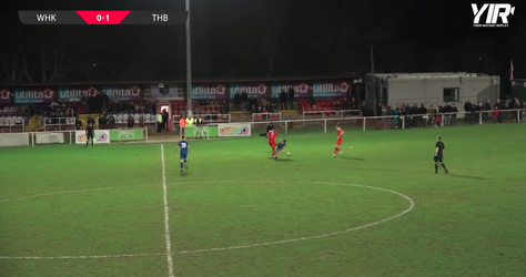 🎥 | Engels amateurpotje loopt finaal uit de klauwen: vliegende tackles en 5 rode kaarten