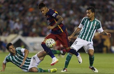 Heerlijke assist Messi op goal Suárez brengt Barça de zege (video)