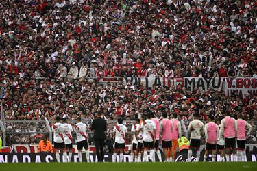 🎥 | Drama in Argentinië: toeschouwer dood na val bij duel van River Plate