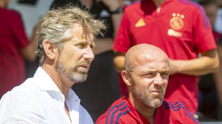 Trainingskamp Ajax uitgesteld vanwege problemen met het vliegtuig