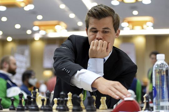 Officieel onderzoek naar schaakrel Magnus Carlsen en Hans Niemann: ‘Hopen vast te stellen wat er klopt’