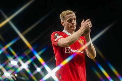 Van de Beek voor het eerst sinds 330 dagen in de basis bij Manchester United