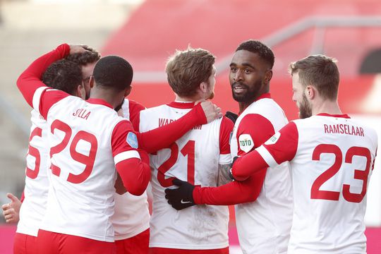 Invallers helpen Utrecht langs VVV, waar Giakoumakis wel weer scoorde