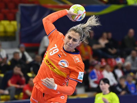 Estavana Polman bezoekt lijkverbranding: 'Vind je het ook niet stinken?'