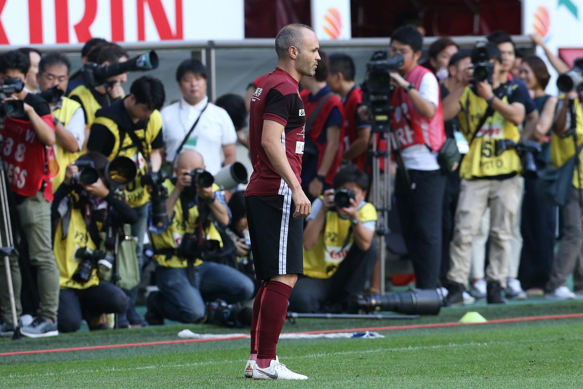 Pijnlijk debuut voor Iniesta in Japan met dikke 0-3 nederlaag