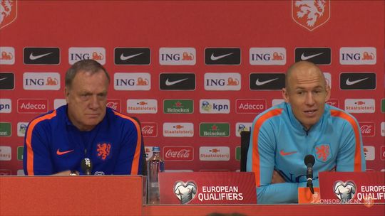 Advocaat: 'Alles moet mee zitten in de WK-kwalificatiewedstrijd tegen Zweden' (video)