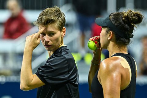 Heel zuur: dubbelspecialist Demi Schuurs laat 2 matchpoints liggen in finale Montreal